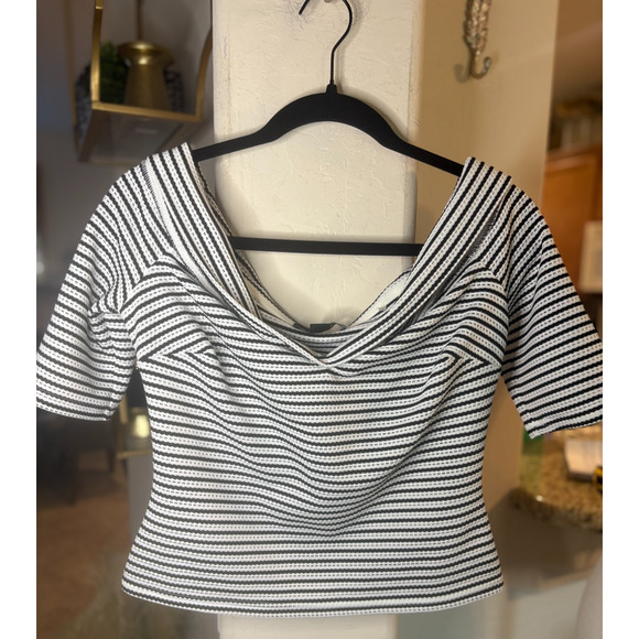 Guess Womens Ribbed Off The Shoulder Black and White Stripes Blouse Sz S Cropped - Picture 1 of 5